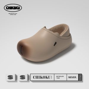 Capybara Slippers - Grey (Cover)